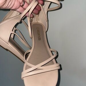 Naturalizer Women's Cream Strappy Sandals